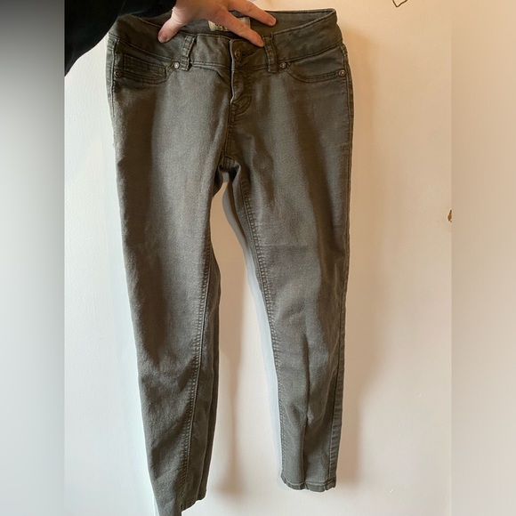 Free With A Purchase Women’s Skinny Jeans Sweater Zip Up - Picture 11 of 15